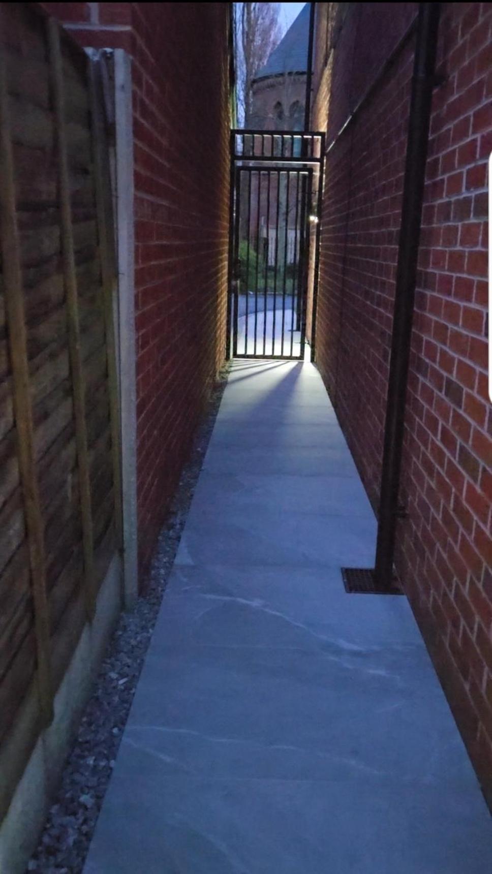The Cosy Pod Studio - Short Stay In Salford سالفورد المظهر الخارجي الصورة